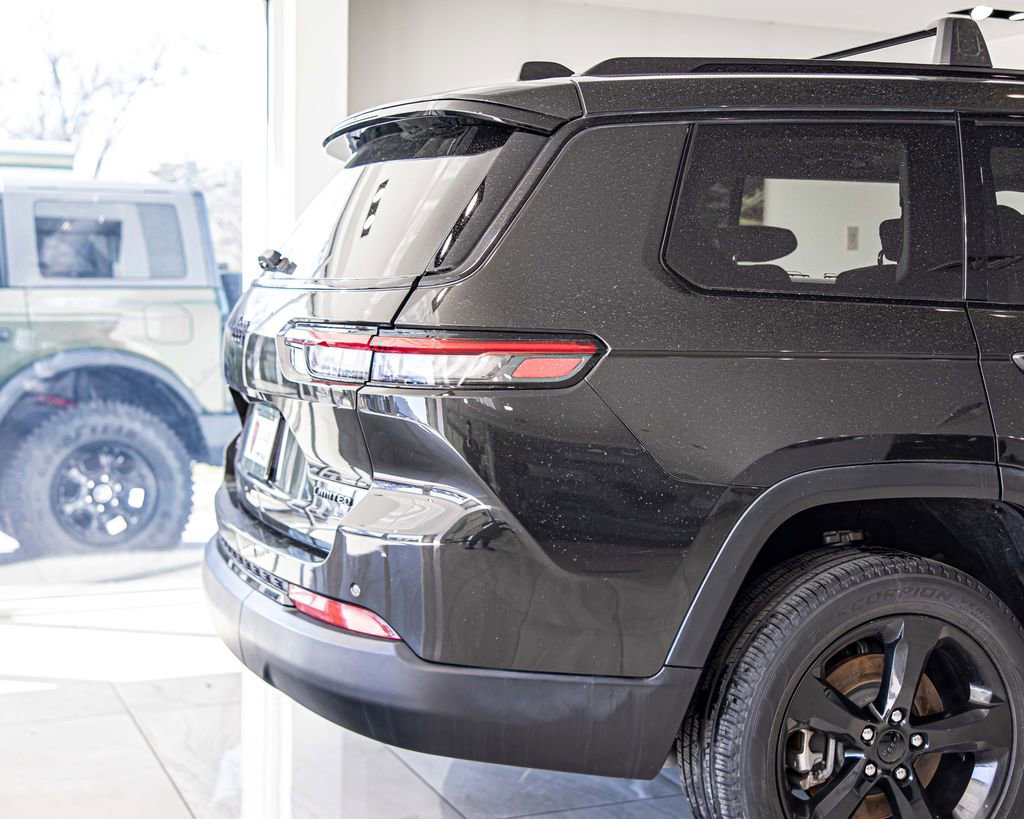 Used 2023 Jeep Grand Cherokee L Limited w/ Black Appearance Package image 14