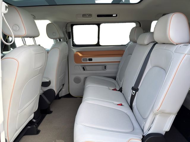 Used 2025 Volkswagen ID. Buzz 1st Edition image 11