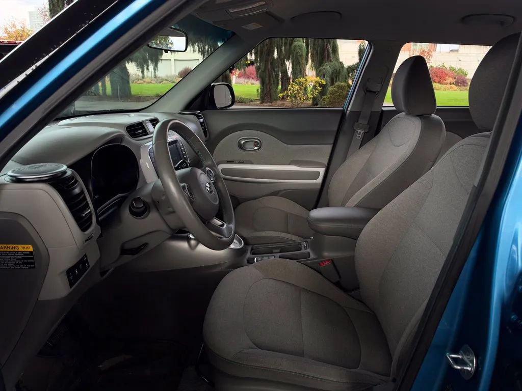 Used 2016 Kia Soul EV FWD image 40
