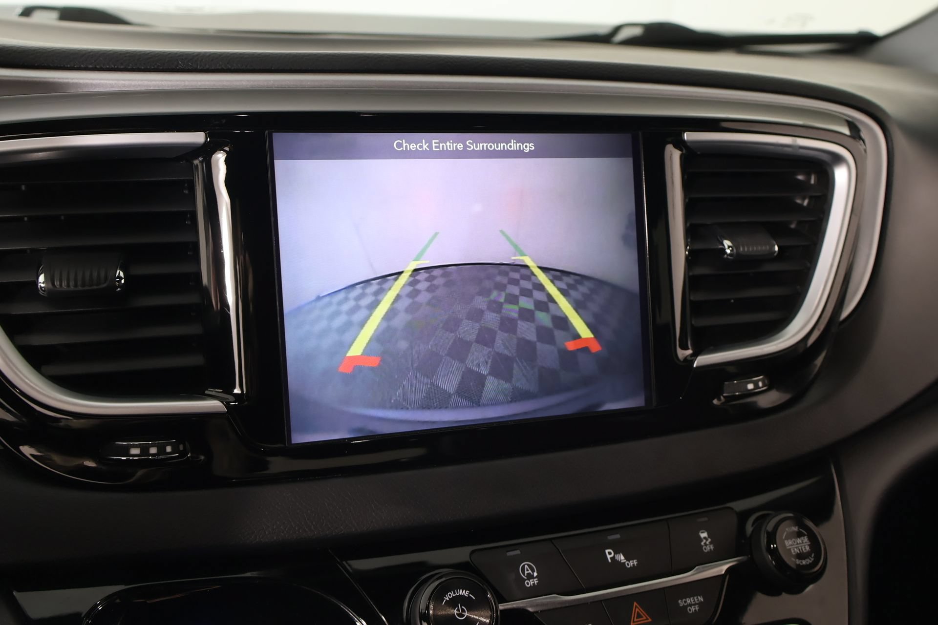 Used 2018 Chrysler Pacifica Touring-L Plus w/ S Appearance Package FWD image 6