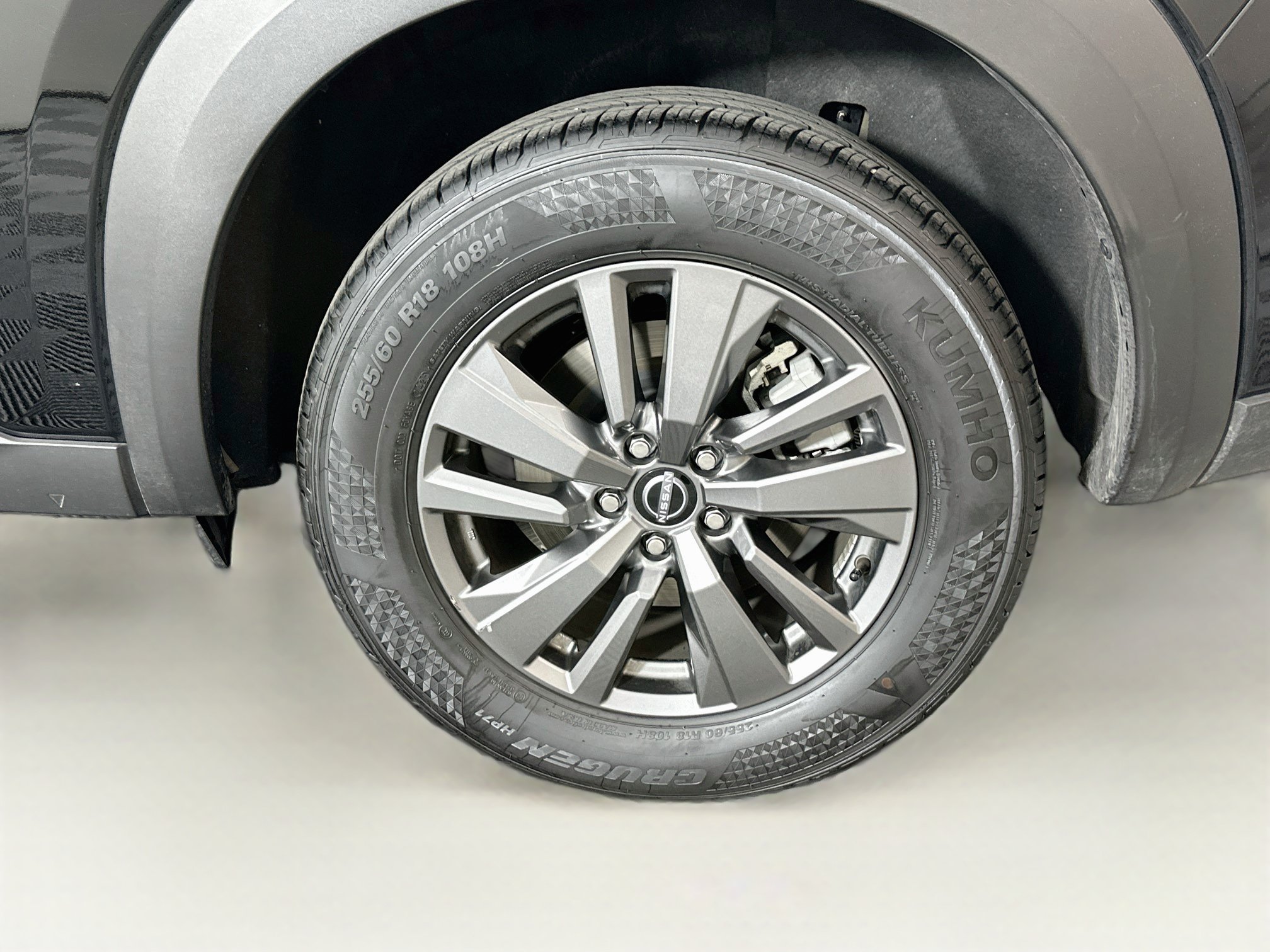 Used 2025 Nissan Pathfinder SV FWD image 11