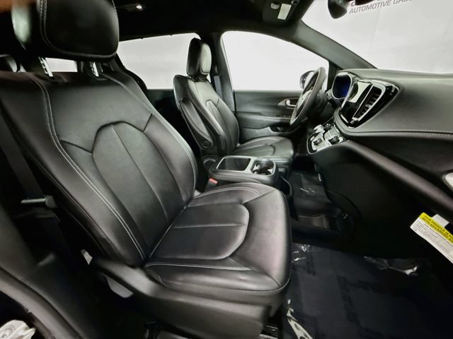 Used 2026 Chrysler Pacifica Select AWD/4WD image 28