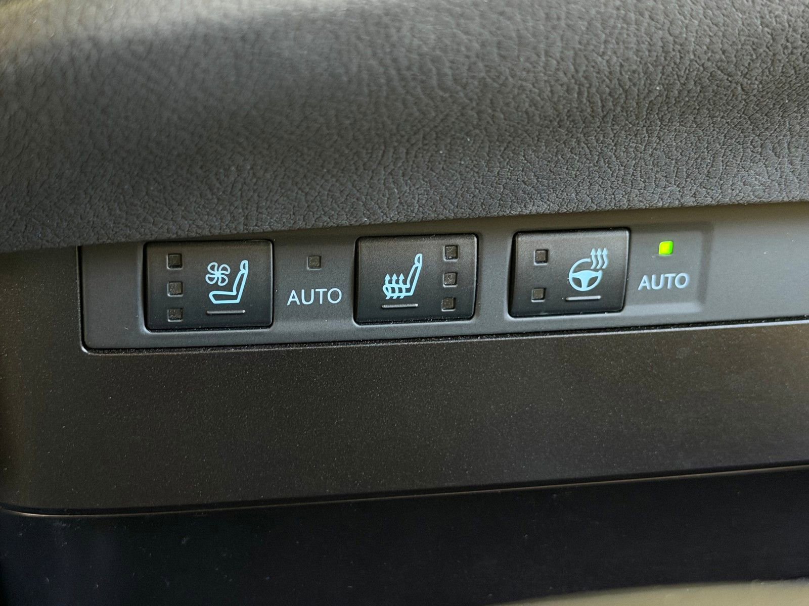 Used 2025 Lexus ES 350 w/ Premium Package image 7