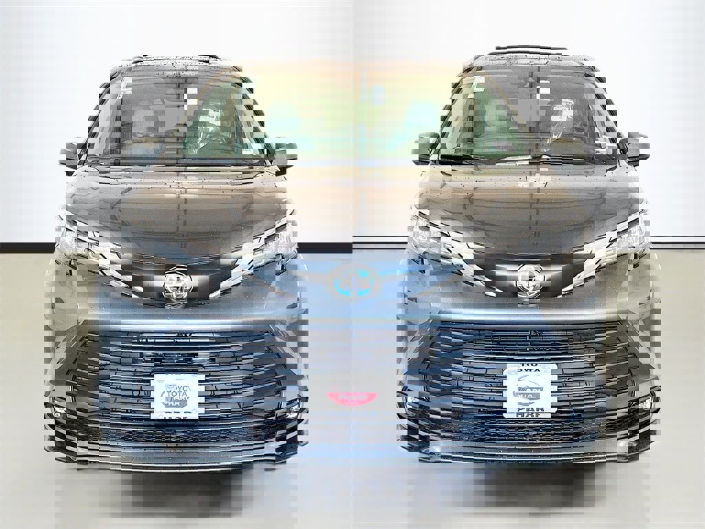 New 2025 Toyota Sienna XLE image 2