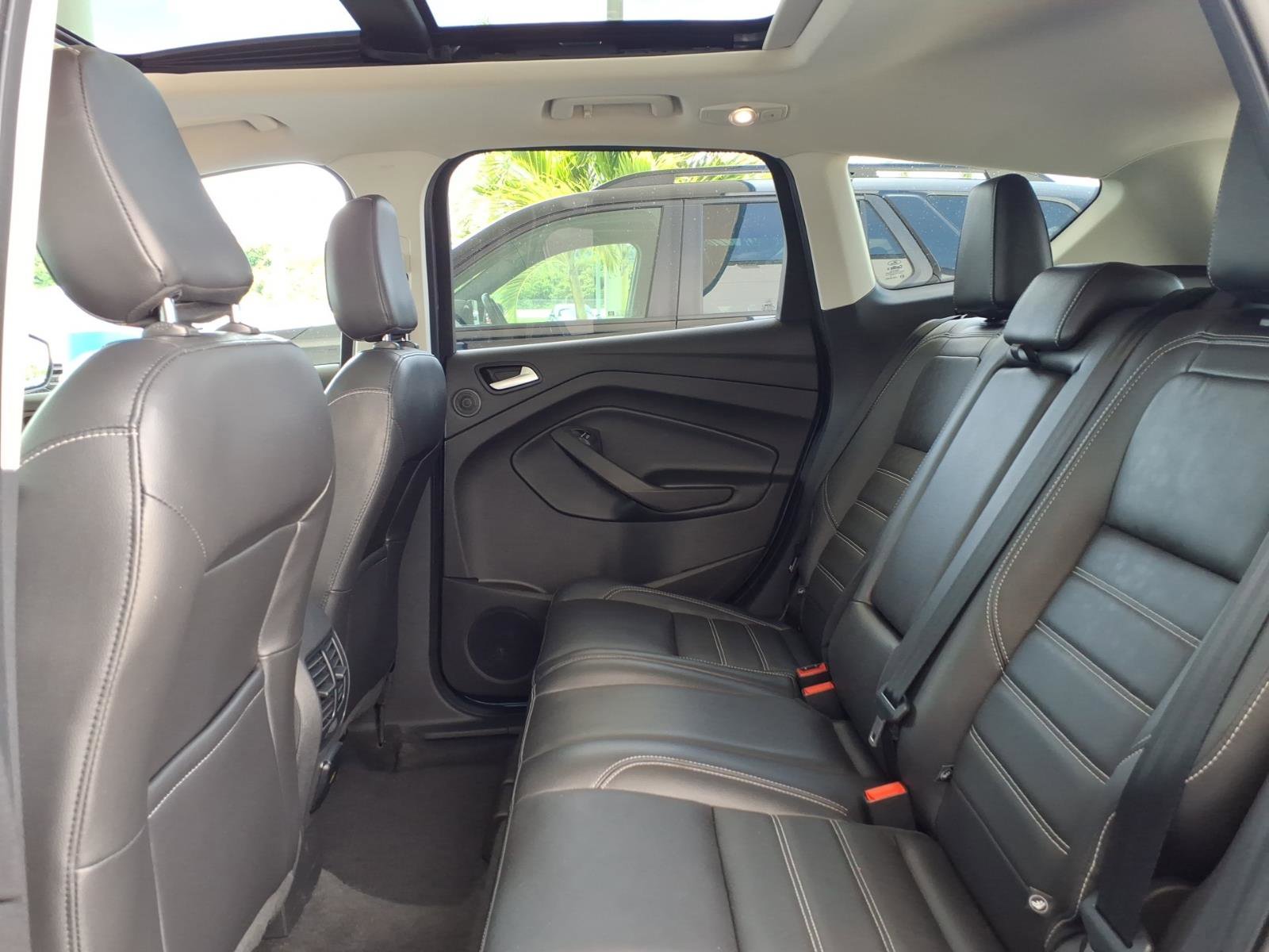 Used 2018 Ford Escape Titanium w/ Ford Safe & Smart Package FWD image 10