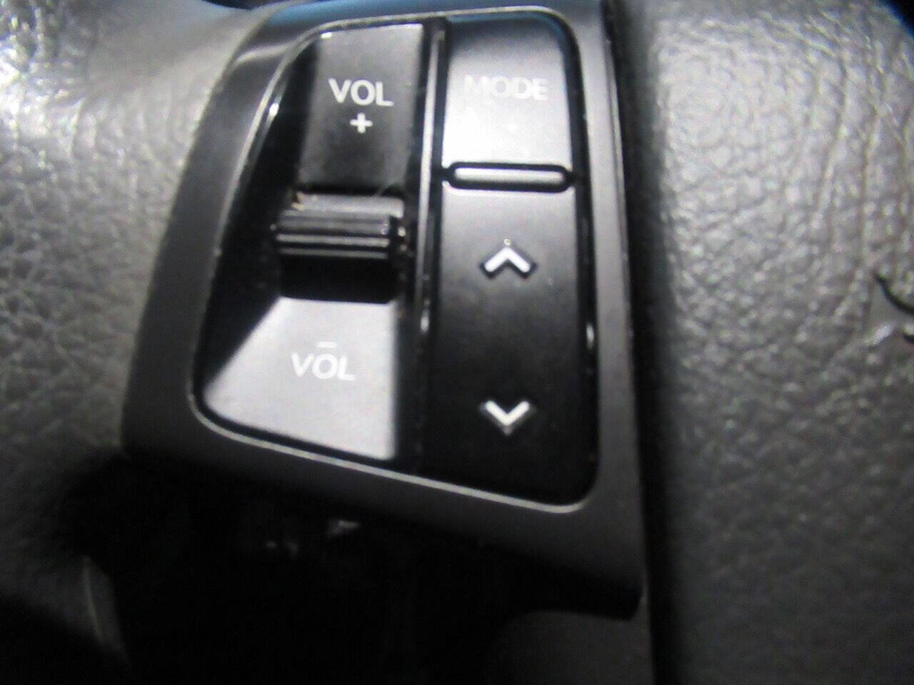 Used 2013 Kia Sorento LX image 17