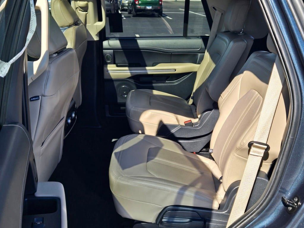 Used 2024 Ford Expedition Limited image 21