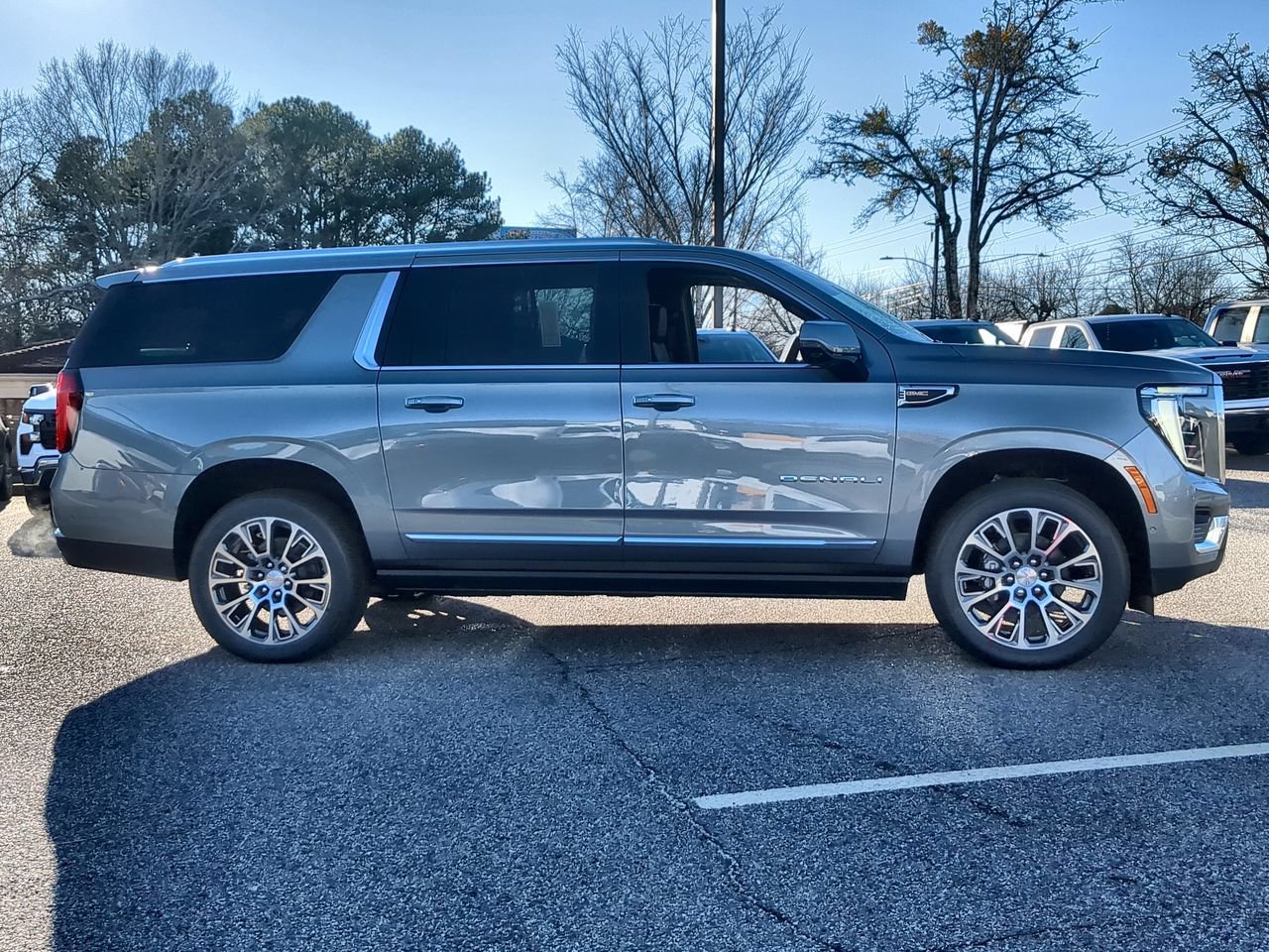 Used 2026 GMC Yukon XL Denali w/ Sun & Power Step Package AWD/4WD image 9