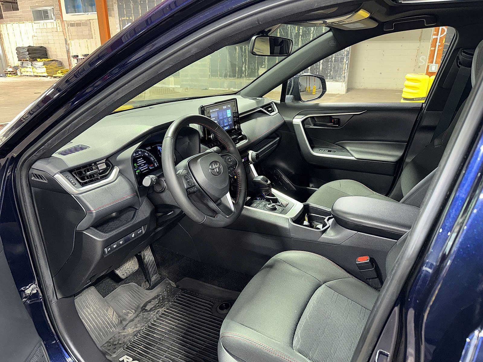 Used 2021 Toyota RAV4 SE w/ Weather & Moonroof Package AWD/4WD image 28