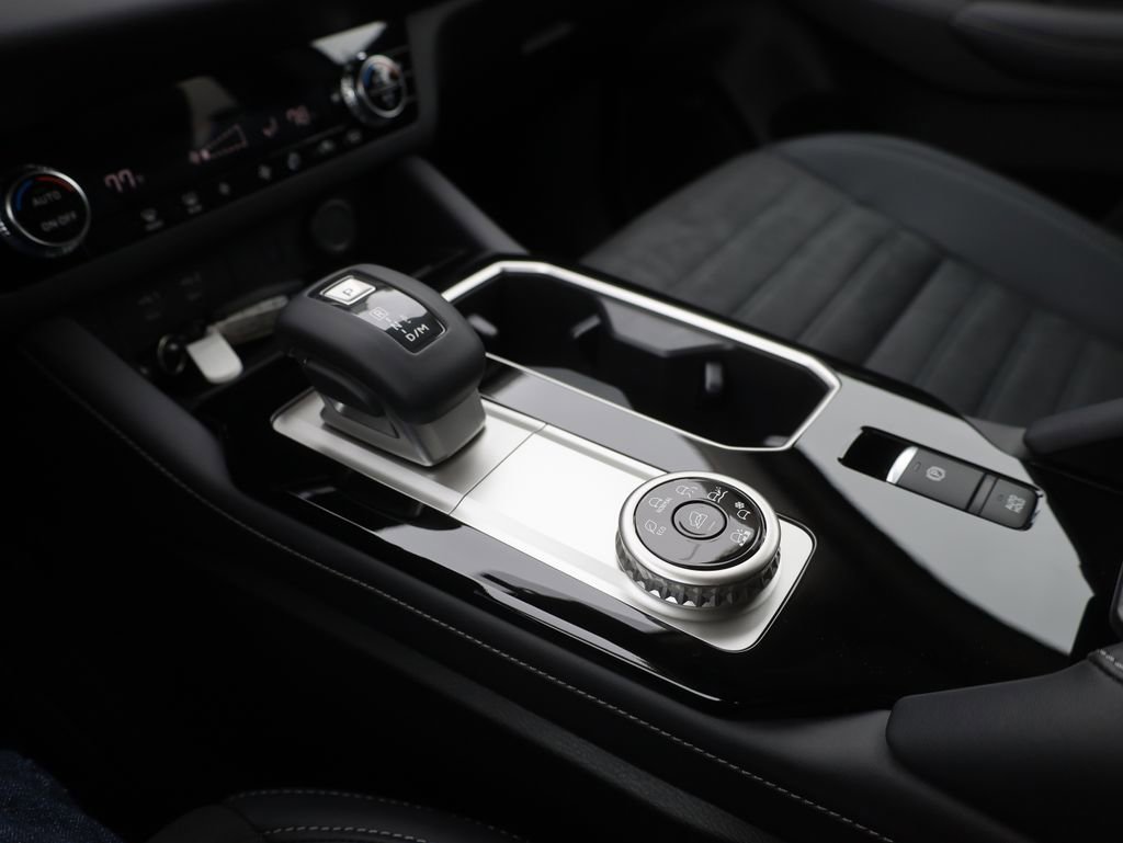 New 2025 Mitsubishi Outlander SE image 38