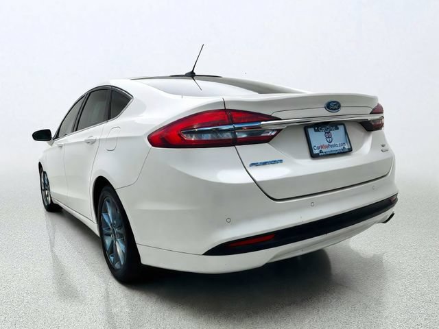 Used 2017 Ford Fusion SE w/ Fusion SE Technology Package FWD image 4
