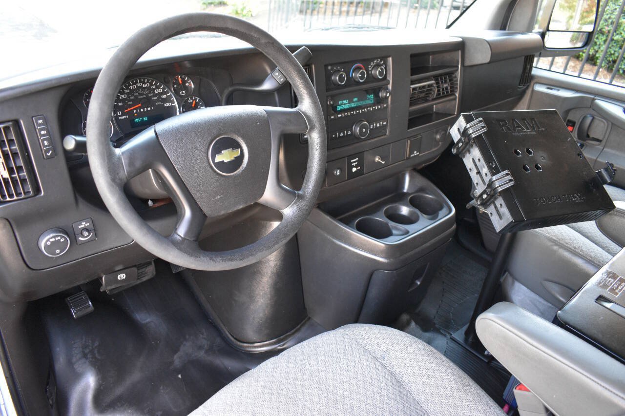 Used 2015 Chevrolet Express 2500 RWD image 15
