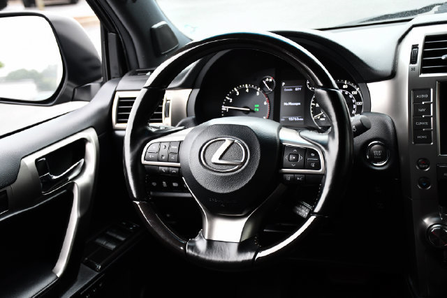 Used 2021 Lexus GX 460 Premium w/ Accessory Package AWD/4WD image 21