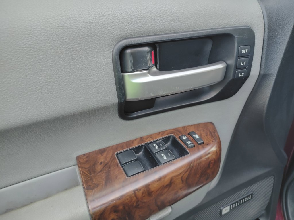 Used 2010 Toyota Sequoia Platinum image 9