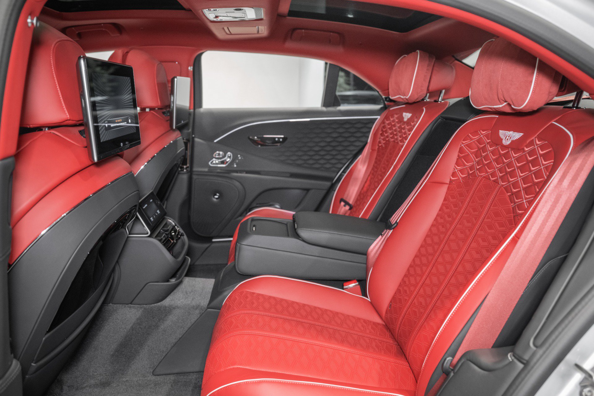 Used 2025 Bentley Flying Spur Plug-In Hybrid AWD/4WD image 22