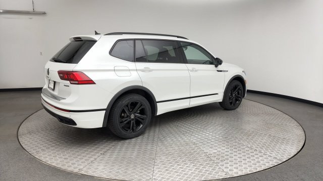 Used 2023 Volkswagen Tiguan SE R-Line AWD/4WD image 2