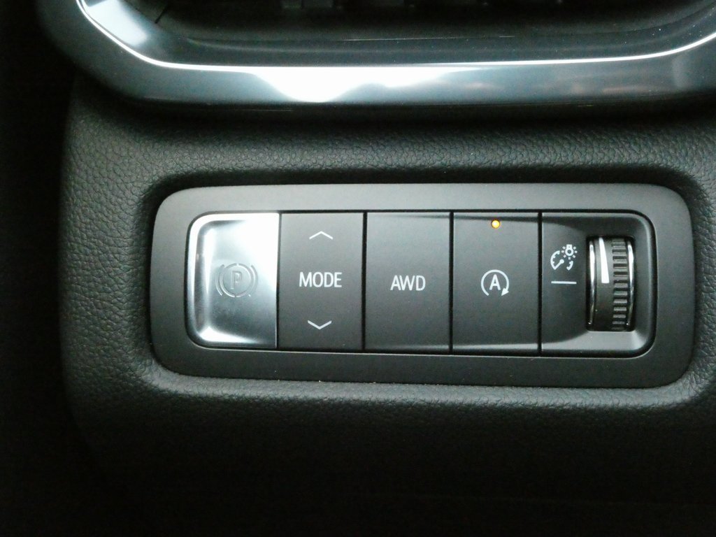 New 2025 GMC Acadia AT4 w/ Luxury Package image 16