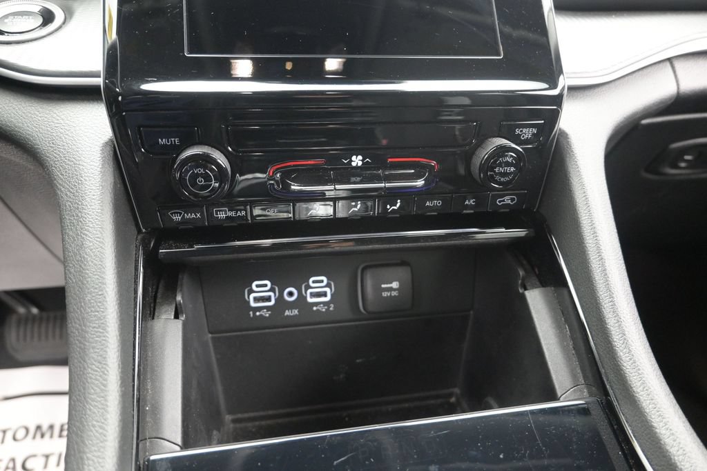 Used 2023 Jeep Grand Cherokee Laredo RWD image 14