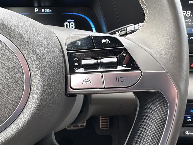 Used 2025 Hyundai Elantra Sport FWD image 17