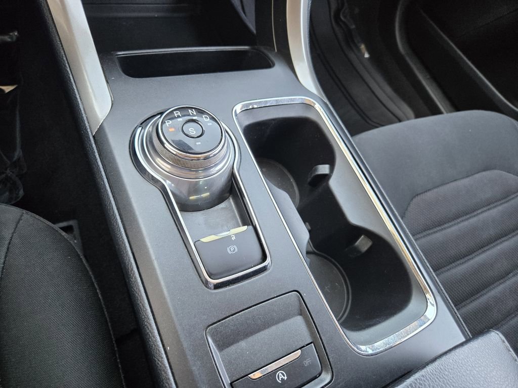 Used 2019 Ford Fusion SE FWD image 15