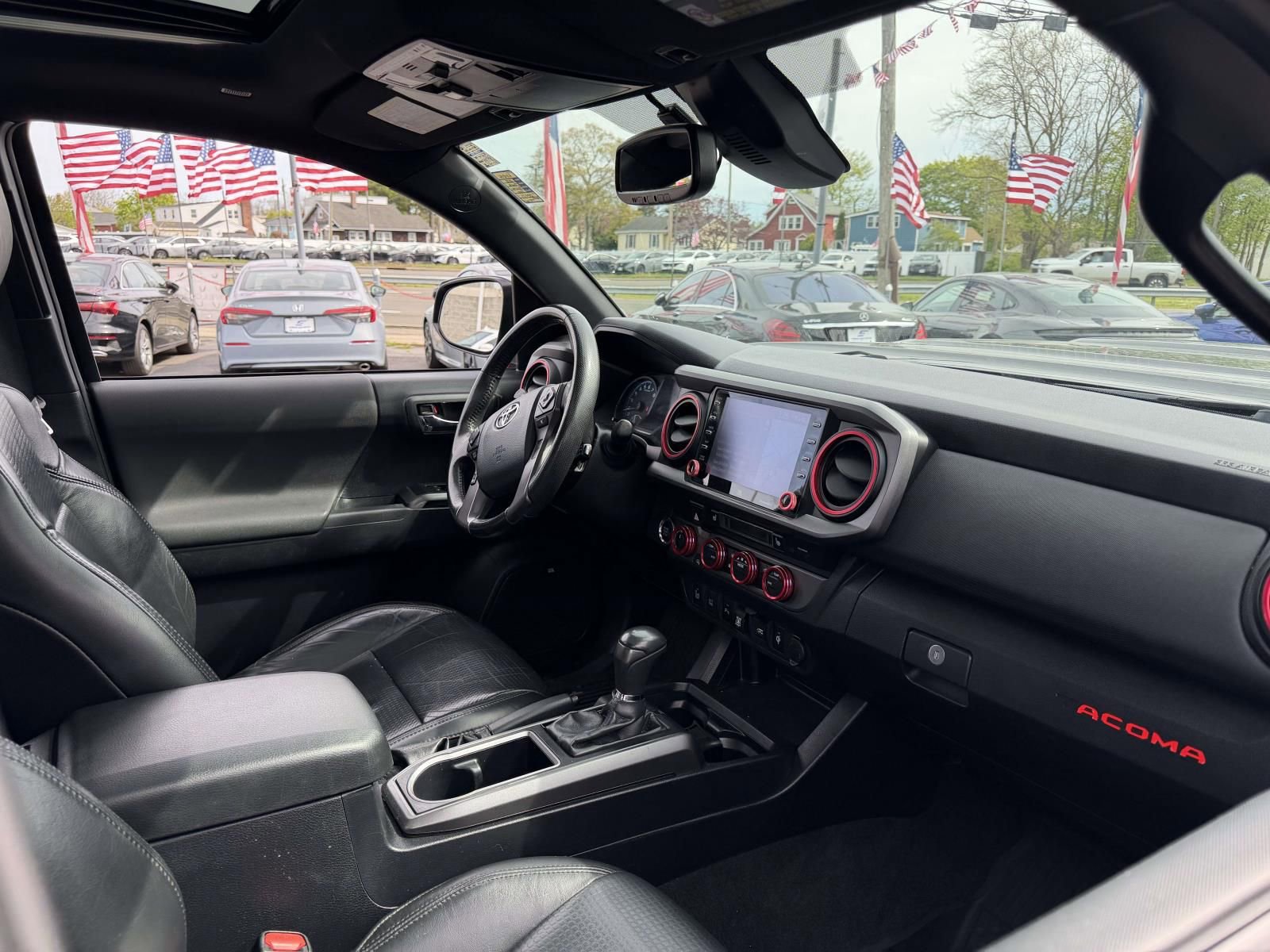 Used 2020 Toyota Tacoma TRD Sport w/ TRD Premium Sport Package AWD/4WD image 9