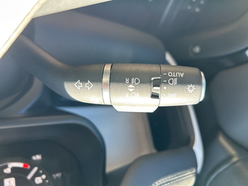 Used 2025 Land Rover Defender 110 S image 28