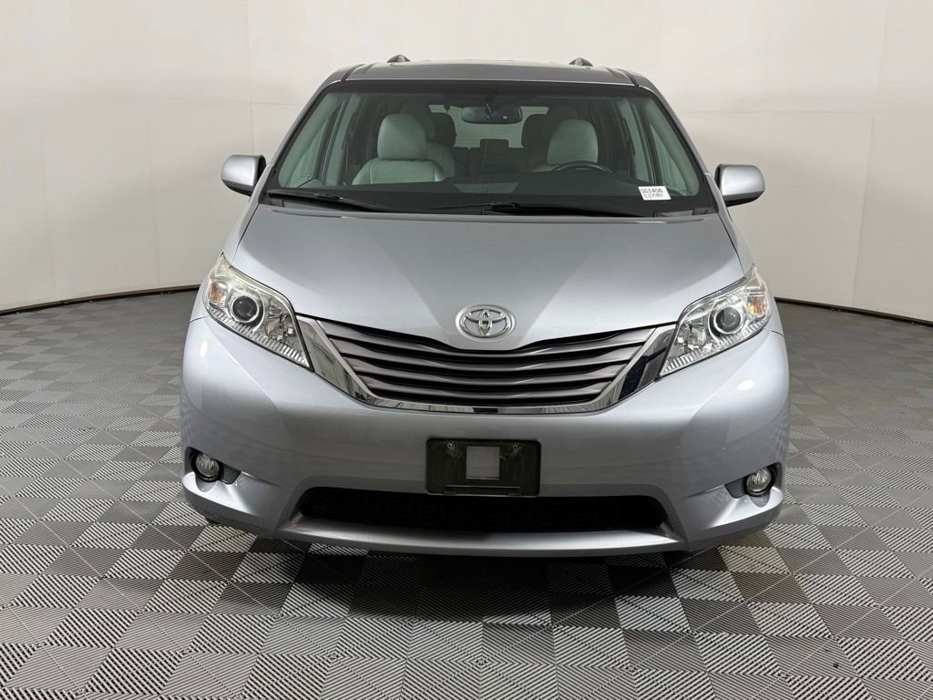 Used 2017 Toyota Sienna XLE image 7