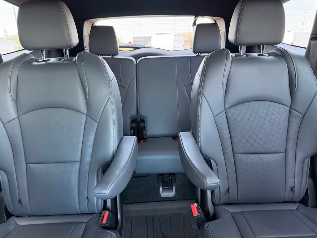 Used 2022 Buick Enclave Essence w/ Sport Touring Edition AWD/4WD image 15