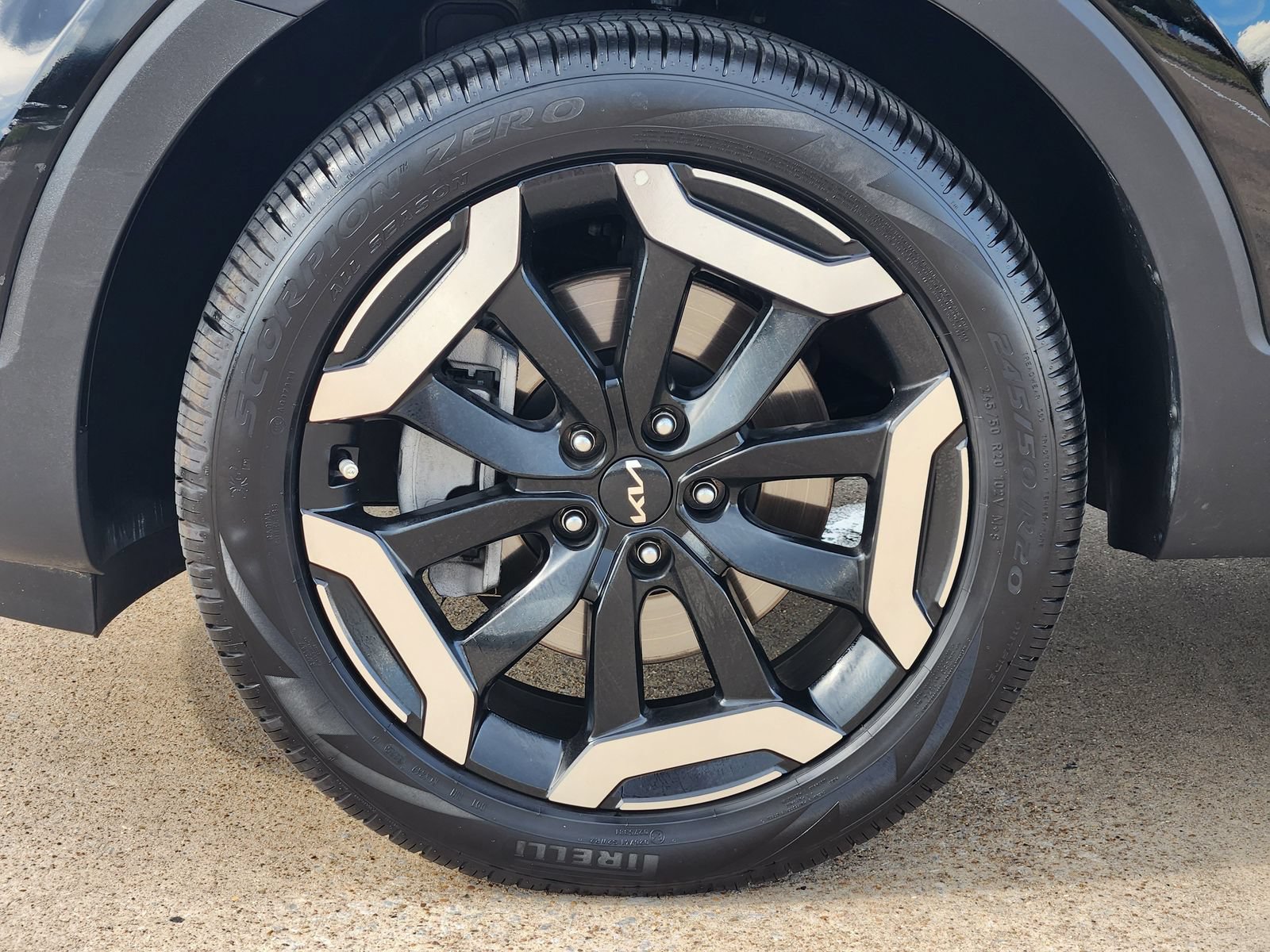 Used 2025 Kia Telluride EX w/ EX Captain's Chair Package FWD image 19