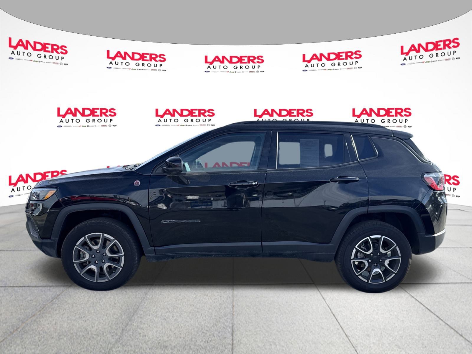 Used 2024 Jeep Compass Trailhawk image 6