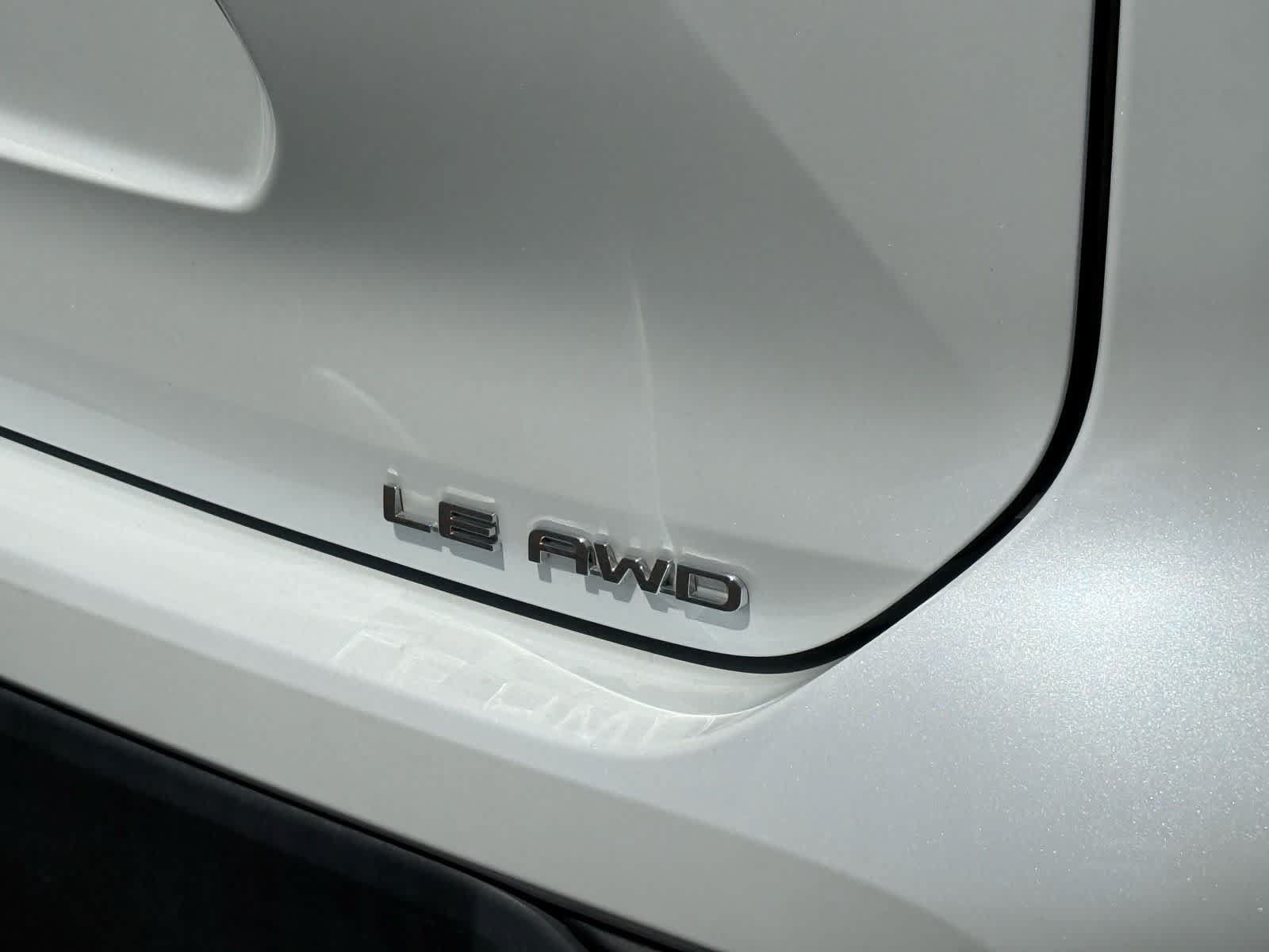 Used 2023 Toyota Highlander LE AWD/4WD image 9