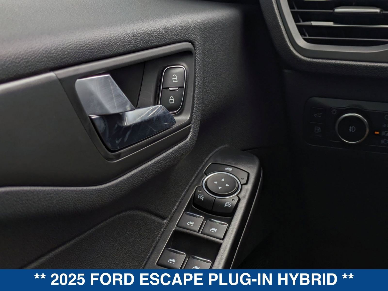 New 2025 Ford Escape SE image 25
