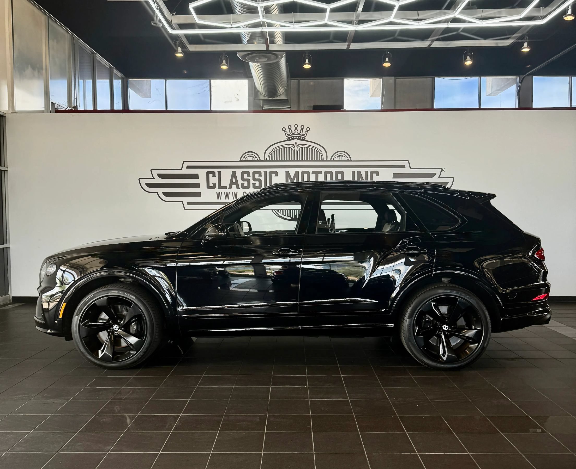 Used 2023 Bentley Bentayga AWD/4WD image 4