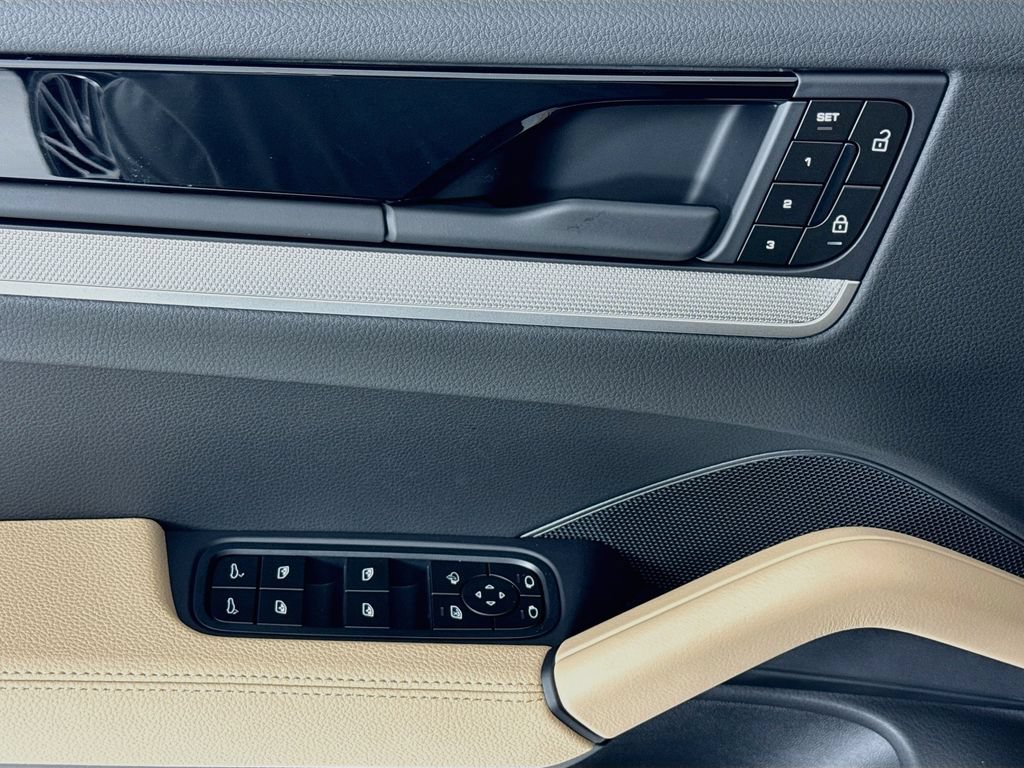 New 2026 Porsche Cayenne Coupe AWD/4WD image 11