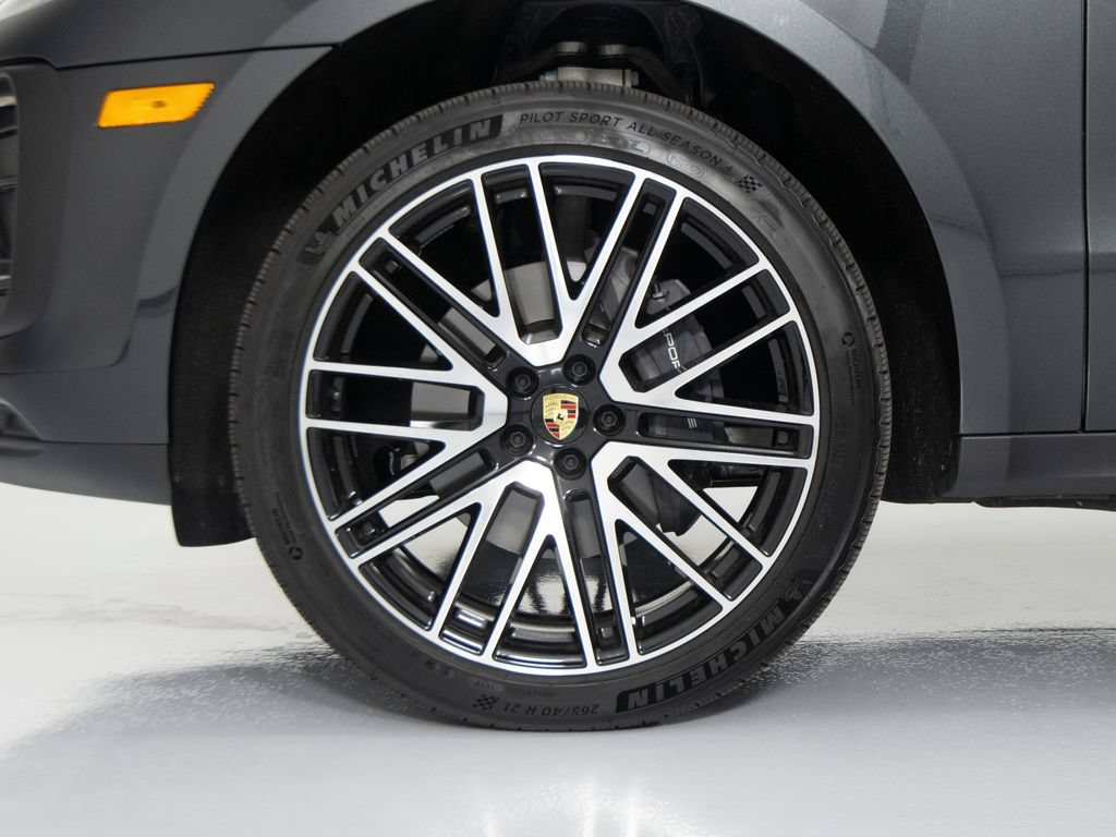 Certified 2026 Porsche Macan AWD/4WD image 15