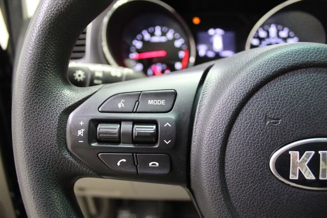 Used 2021 Kia Sedona LX FWD image 14