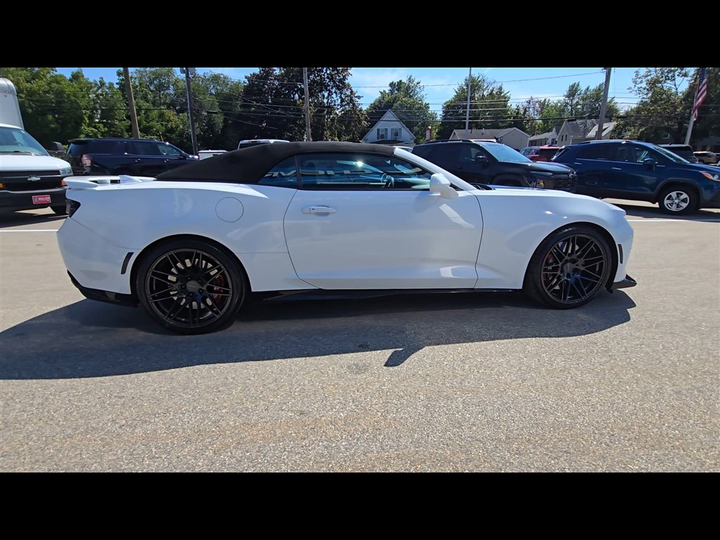 Used 2018 Chevrolet Camaro ZL1 image 9