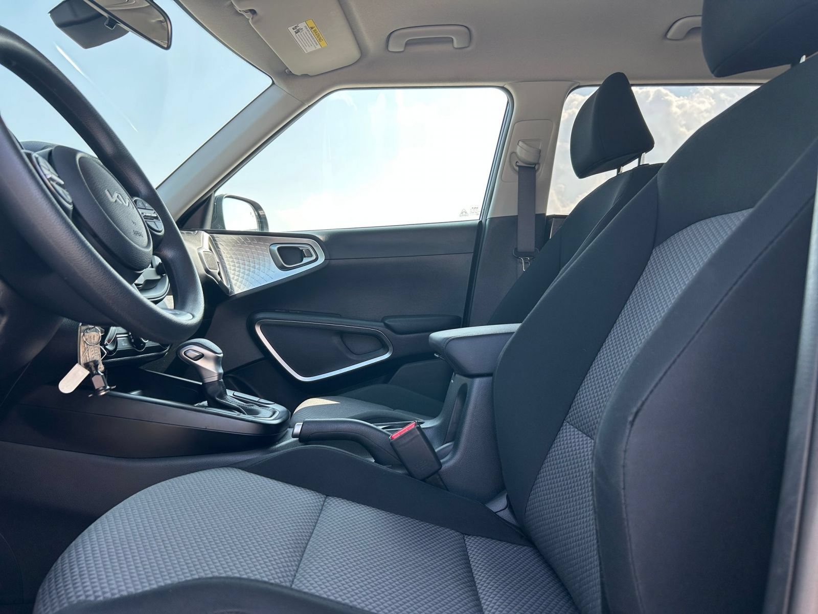 Used 2025 Kia Soul LX w/ LX Technology Package FWD image 22