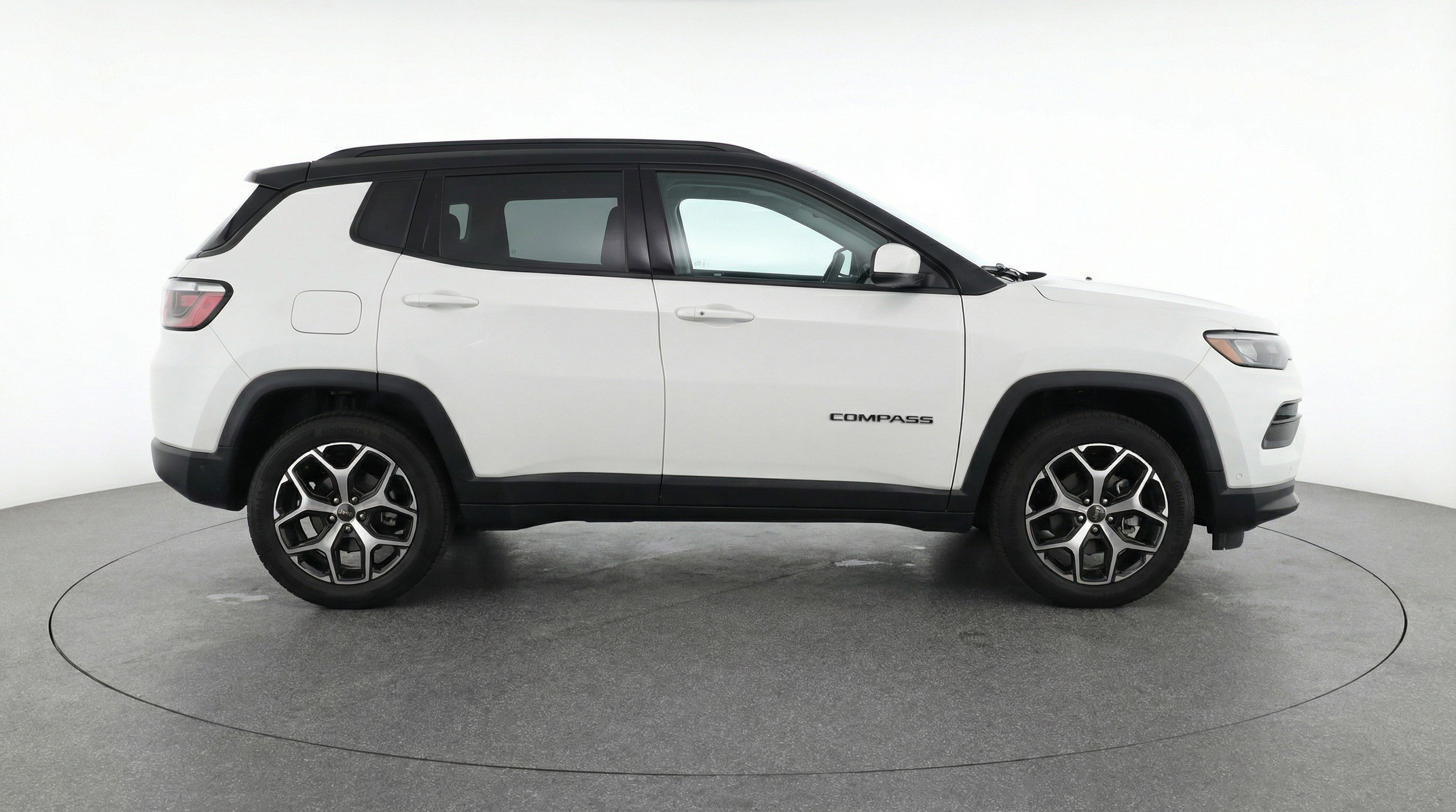 Used 2025 Jeep Compass Limited AWD/4WD image 11