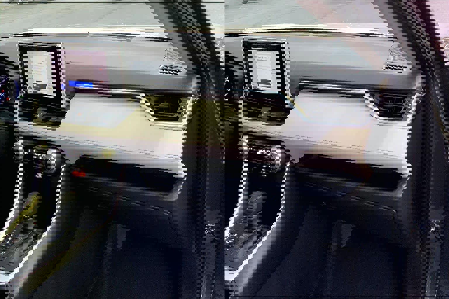 Used 2024 Toyota RAV4 XLE image 18