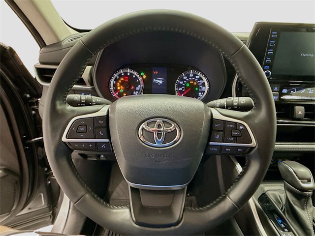 Used 2022 Toyota Highlander LE image 10