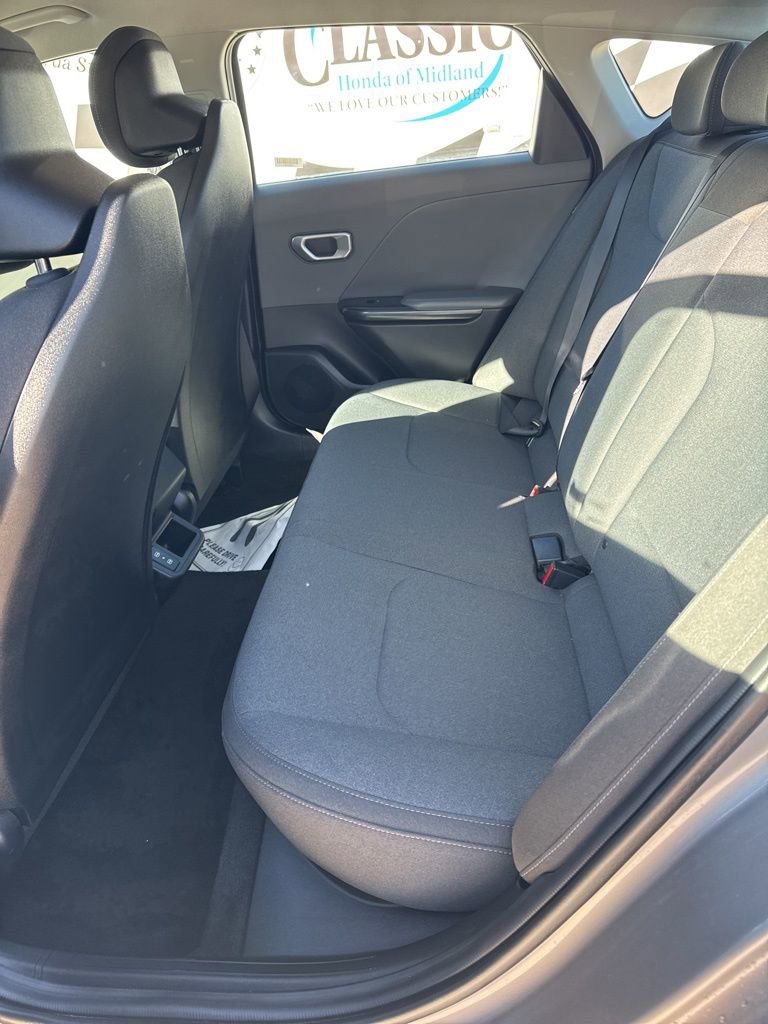 Used 2025 Kia K4 LXS image 11