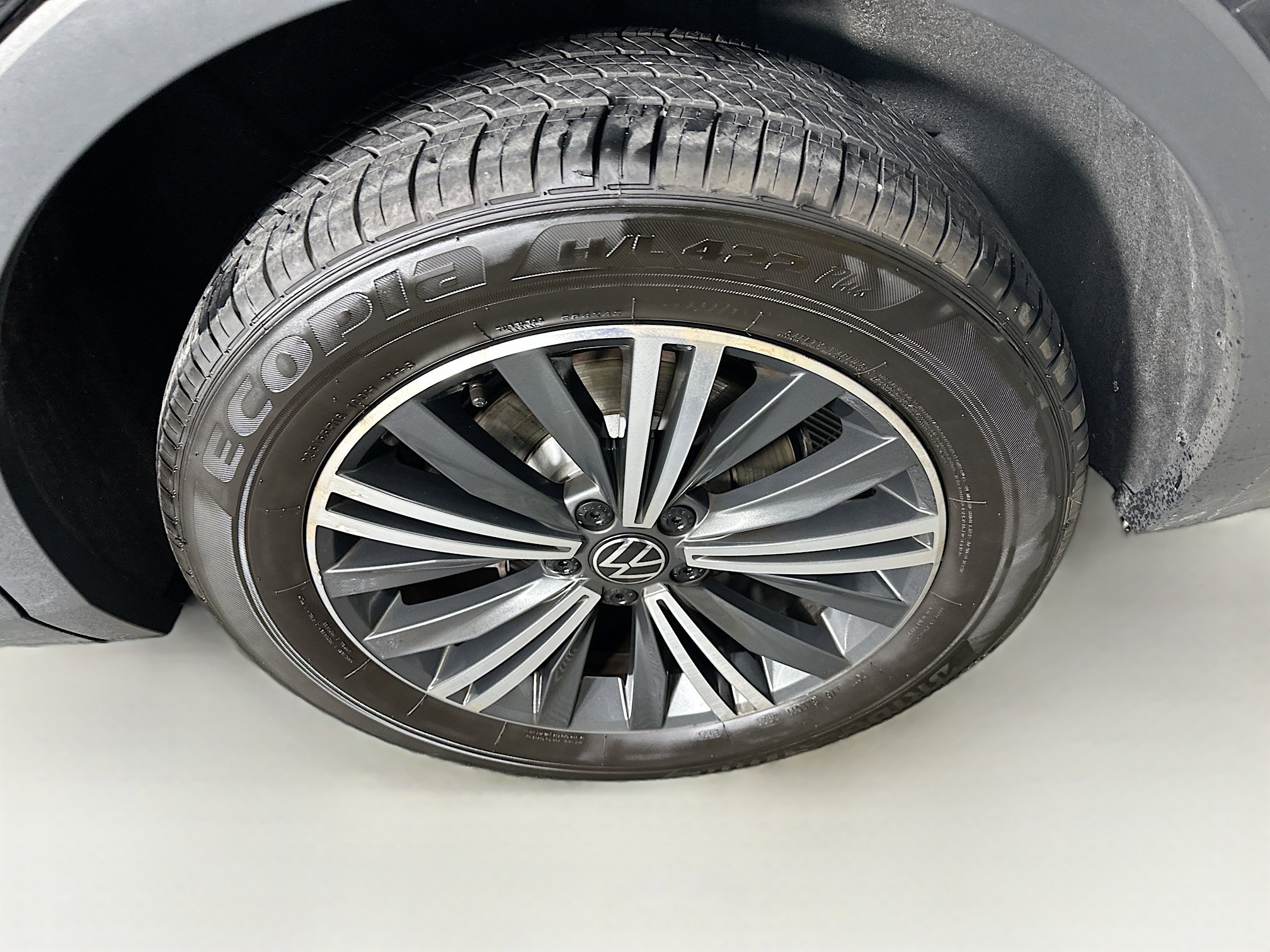 Used 2024 Volkswagen Tiguan Wolfsburg Edition image 11