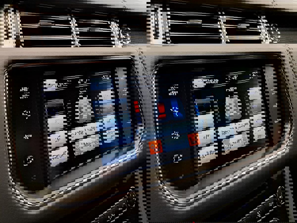 Used 2015 Land Rover Range Rover Long Wheelbase Autobiography image 33