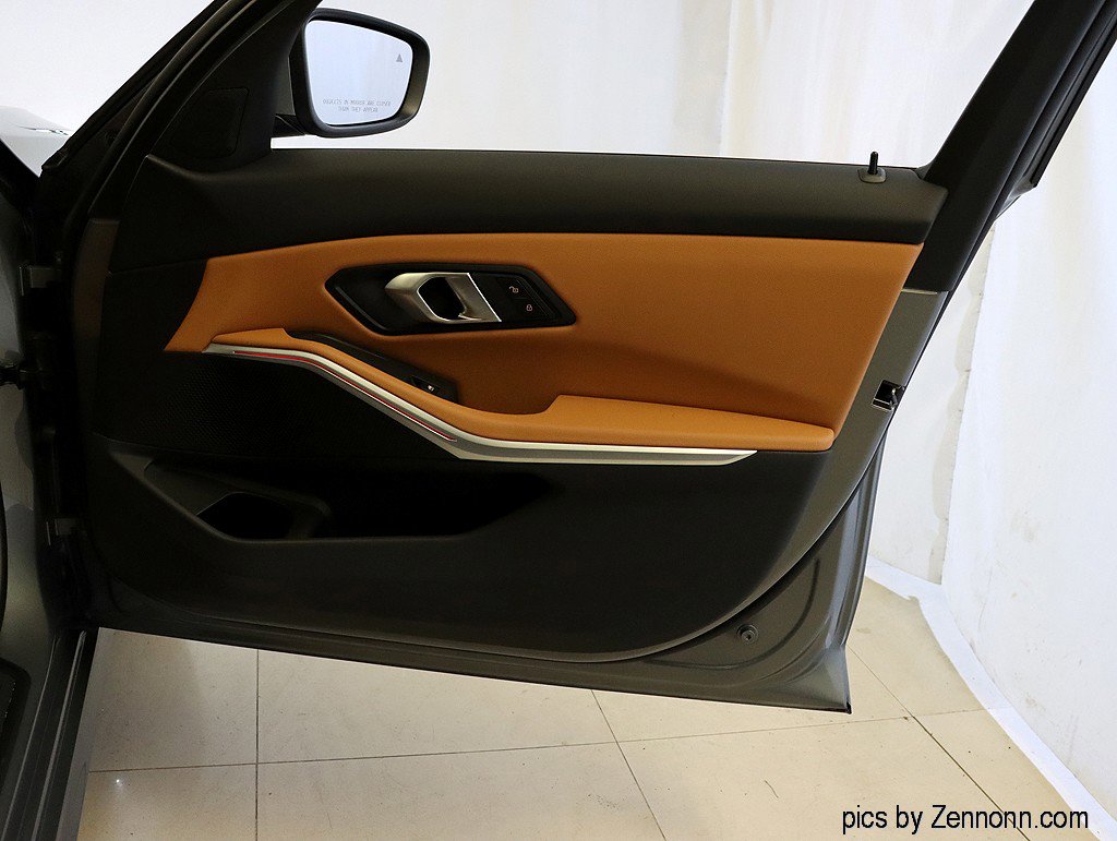 Used 2025 BMW 330i xDrive Sedan w/ M Sport Package image 31