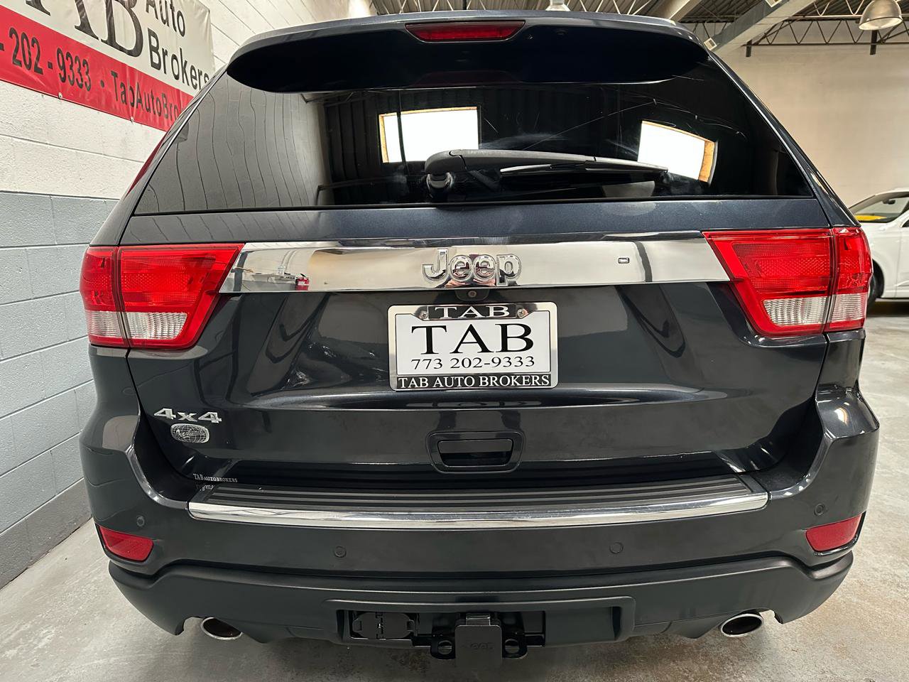 Used 2013 Jeep Grand Cherokee Overland w/ Advance Technology Group image 4