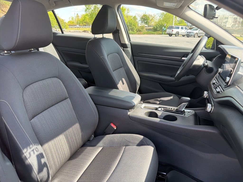 Used 2025 Nissan Altima 2.5 SV image 13