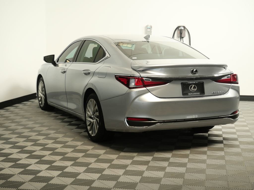 Used 2023 Lexus ES 300h w/ Accessory Package (Z2) image 6
