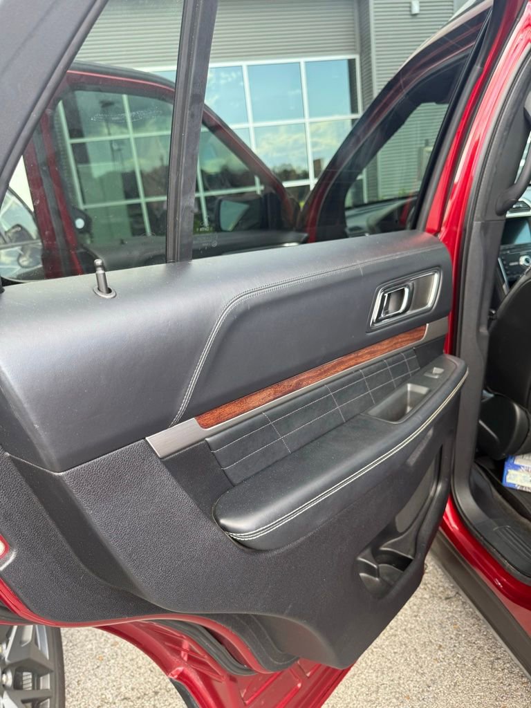 Used 2018 Ford Explorer Platinum AWD/4WD image 14