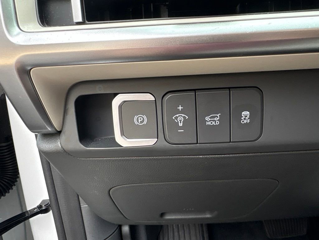 Used 2025 Hyundai Santa Fe SEL FWD image 29